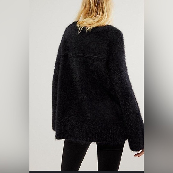 NWOT Free People, Harrison Bunny Crew Oversized Sweater in Black Size XS - Picture 5 of 11